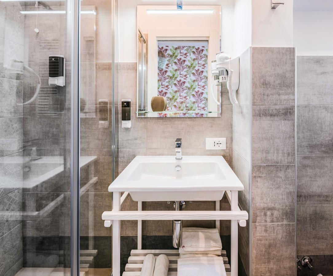 Lele Rooms San Lorenzo Рим Экстерьер фото