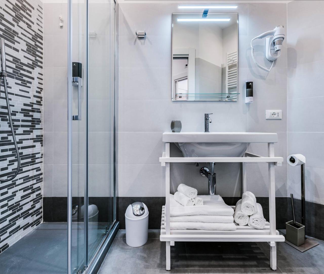 Lele Rooms San Lorenzo Рим Экстерьер фото